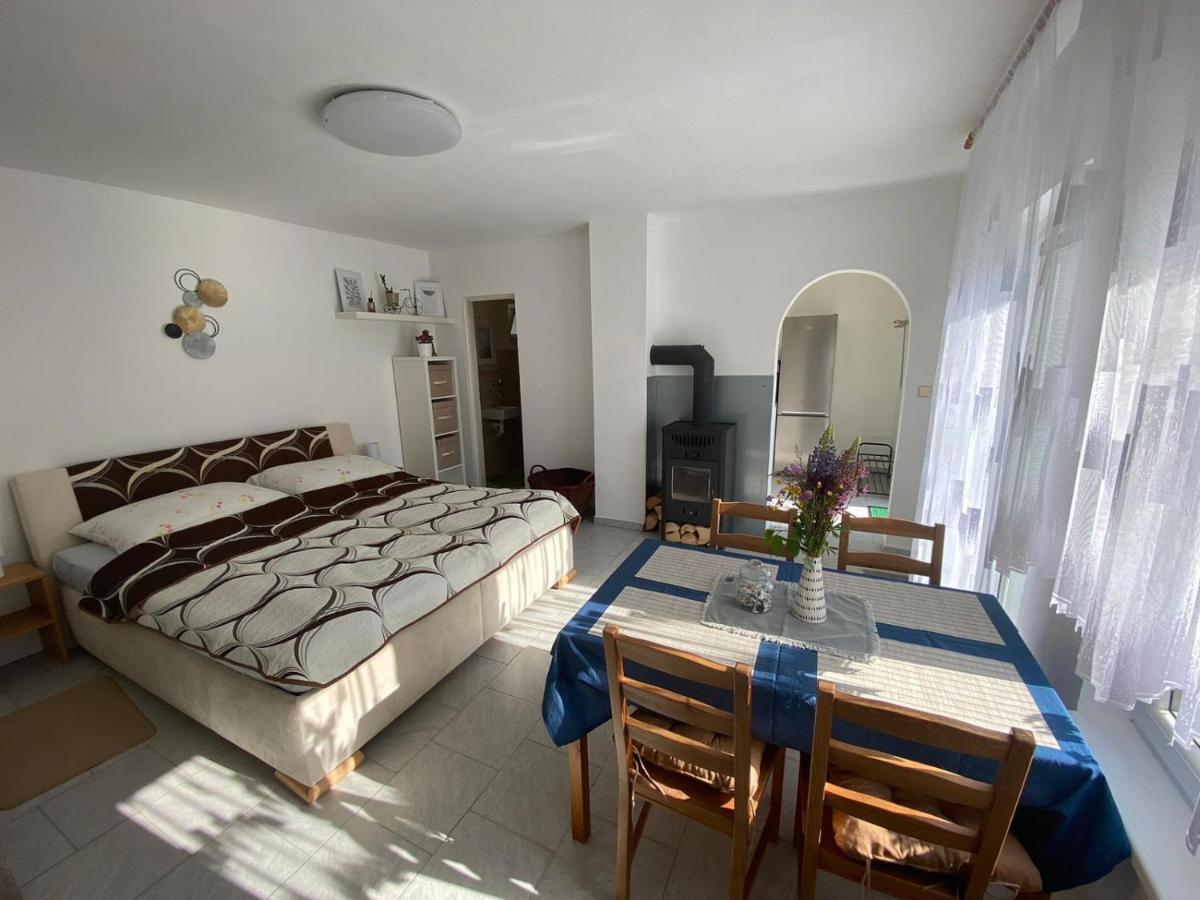 Apartman Beniskovec, Suchdol Nad Luznici Exterior foto